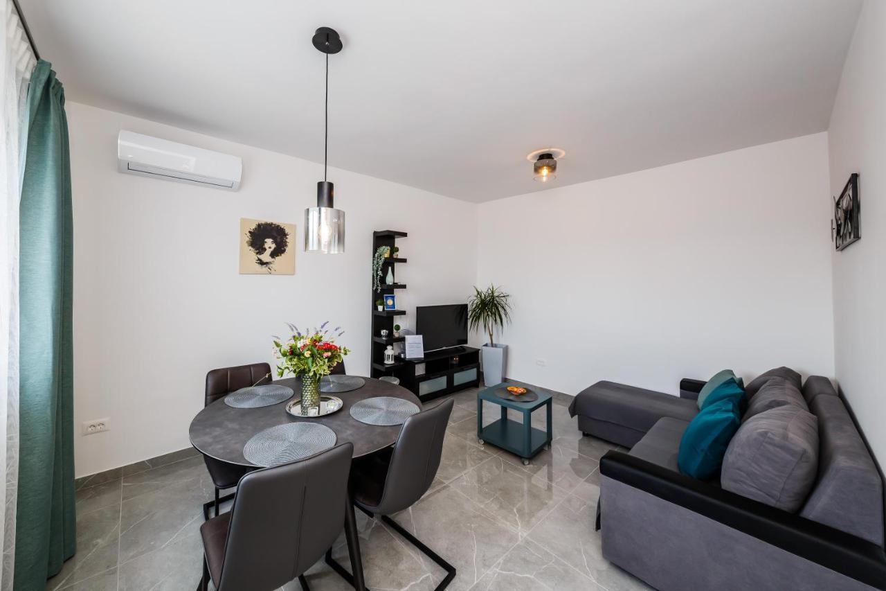 Apartmani Ujakovic Kaštela 外观 照片