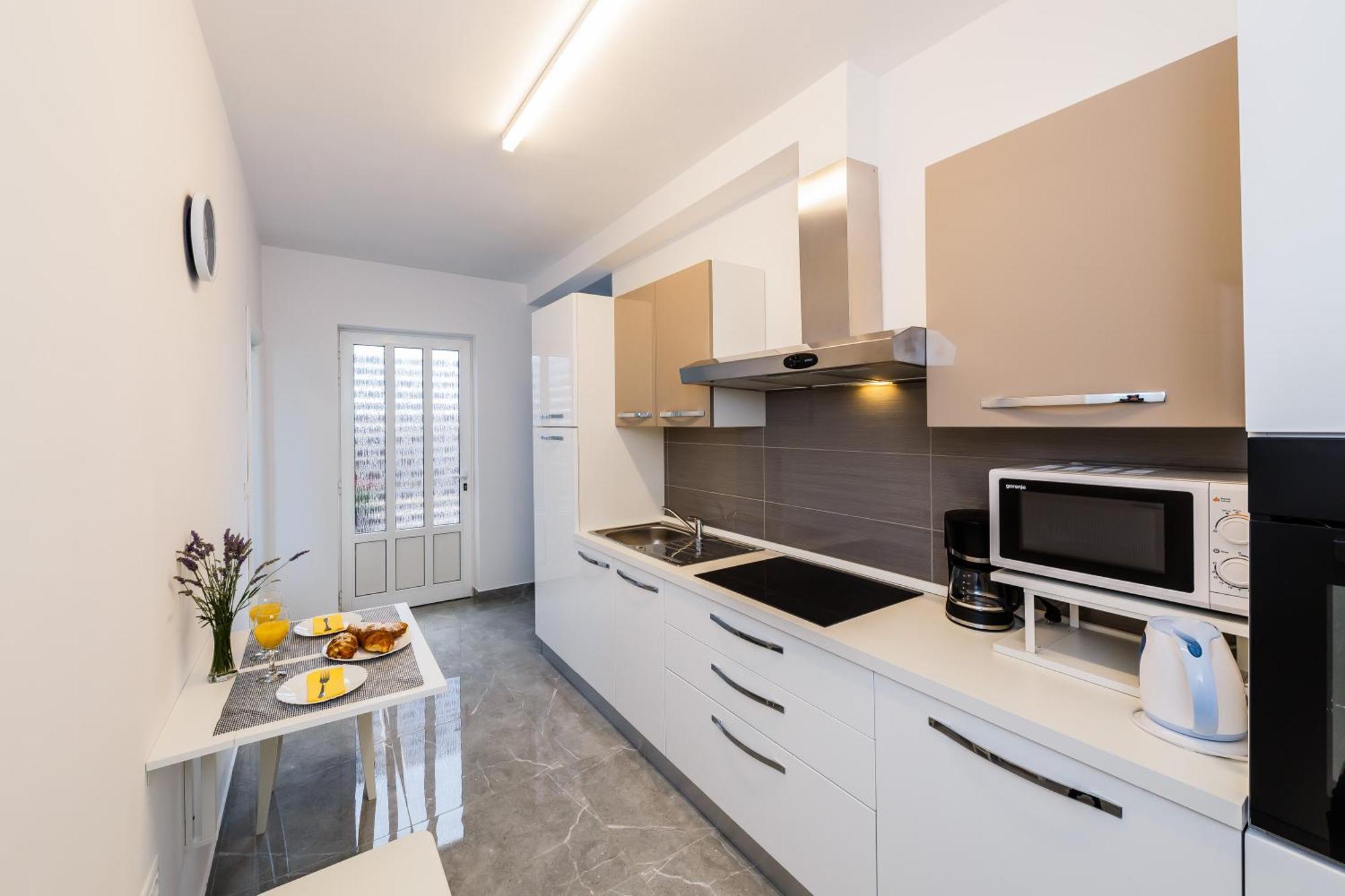 Apartmani Ujakovic Kaštela 外观 照片