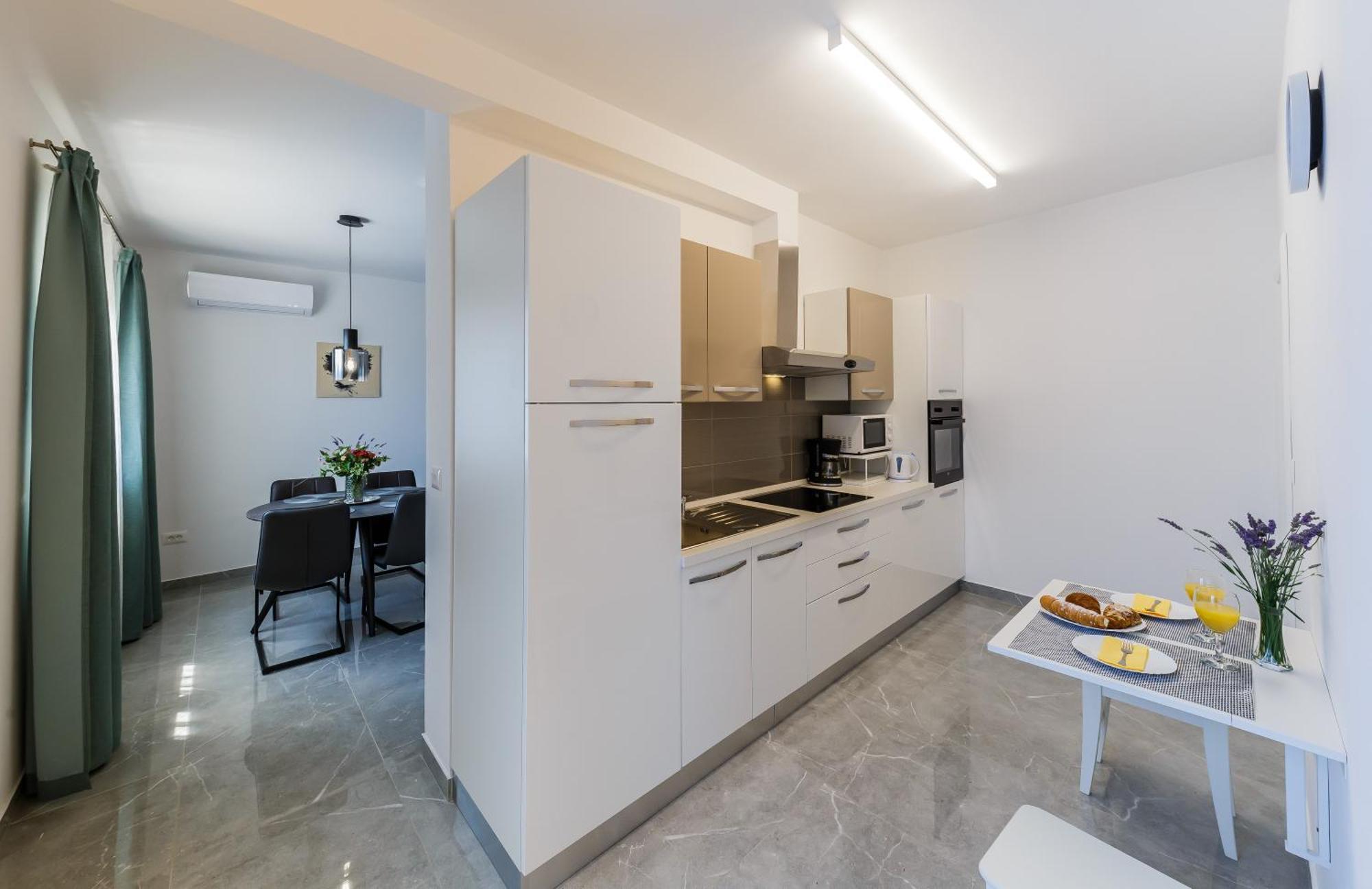 Apartmani Ujakovic Kaštela 外观 照片