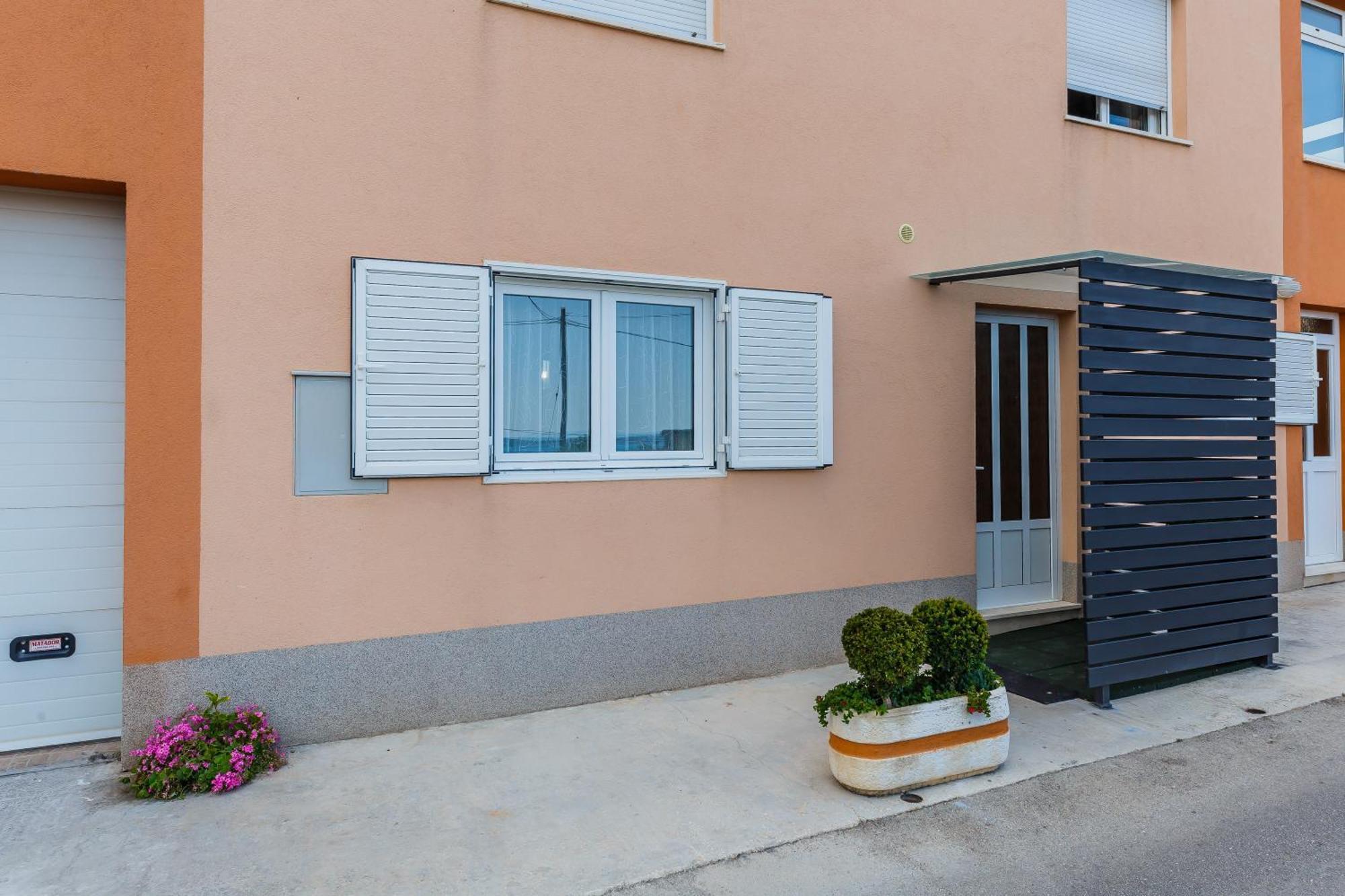 Apartmani Ujakovic Kaštela 外观 照片
